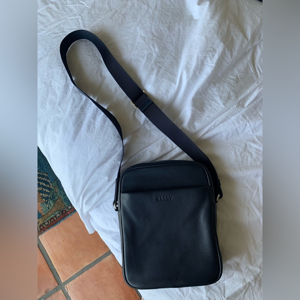 Bally Thabo navy grained leather messenger bag